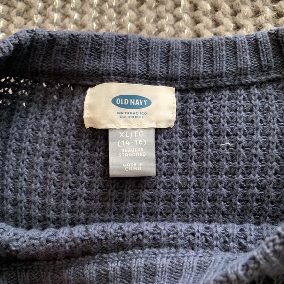 Old navy crew neck sweater! - Picture 4 of 4